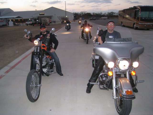 johnnysgonnathumbitcausehesoutofgaschecktheshadesontheguyontheleft.jpg