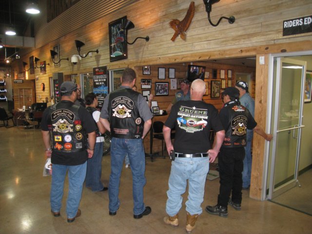 newcomersrideorientationlookatthatbiggoofylookingguyinthemiddleohimsorrythatspaulhopsontheheadroadcaptain.jpg