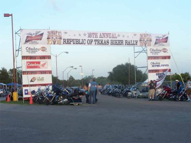 babesandbikesrepublicoftexasbikerrally2010.jpg