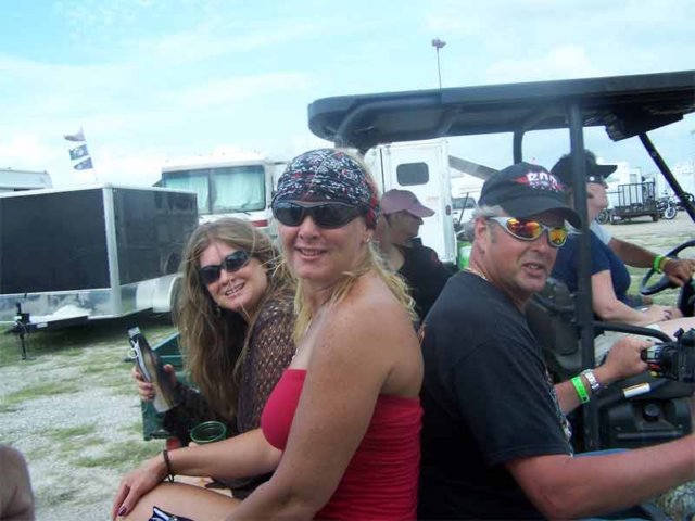 carolynnwendyandrandy4wheeling.jpg