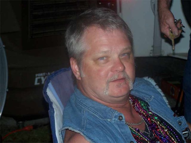 howard2ndnightcheckthebeads.jpg