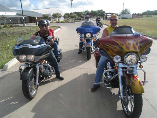 someofthemembersliningupforride.jpg